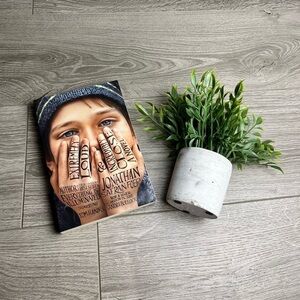 🌷2 for $15🌷 Extremely Loud & Incredibly Close by Jonathan Safran Foer